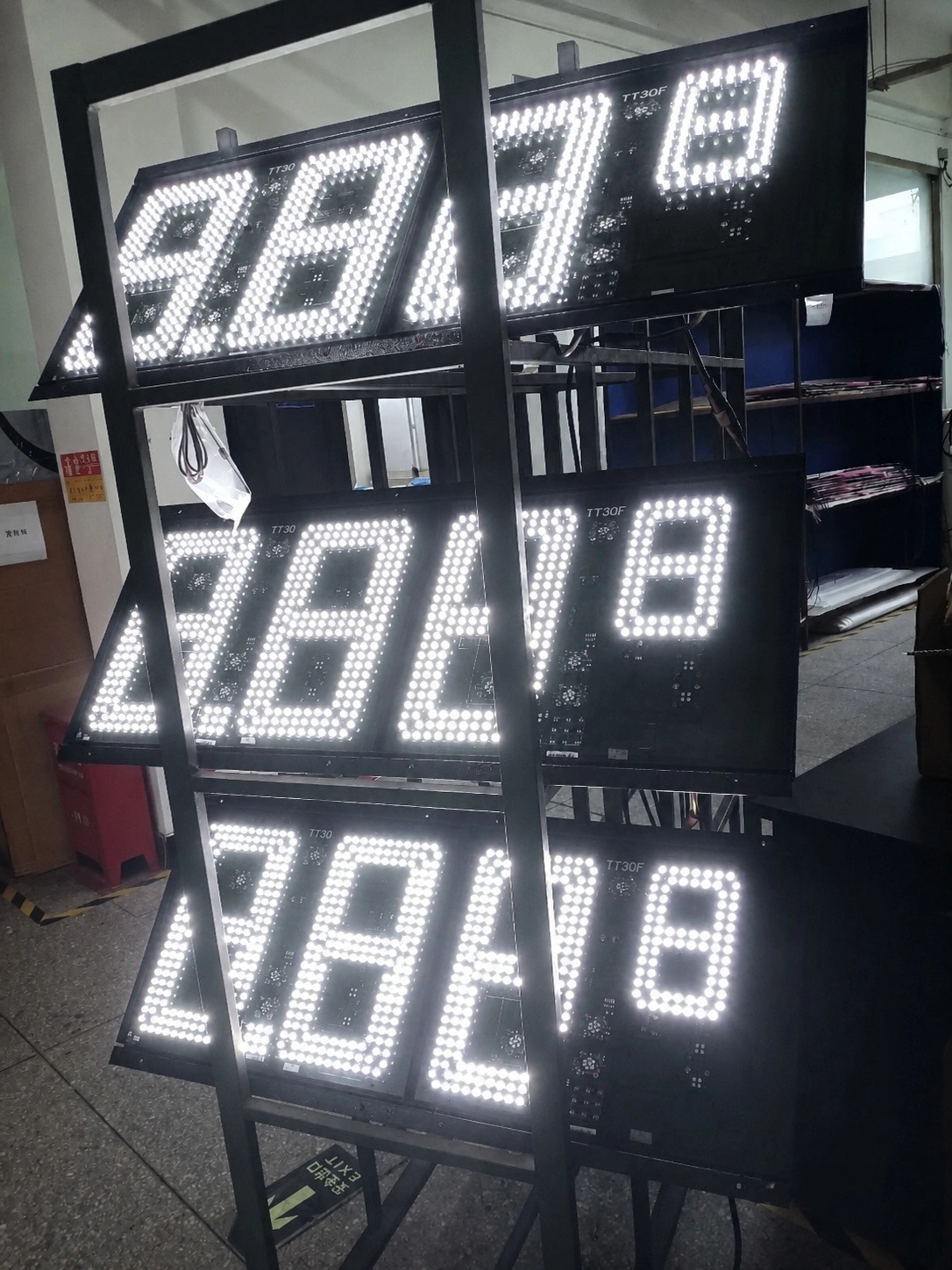 12 inch white LED gas price signs under aging test in factory
