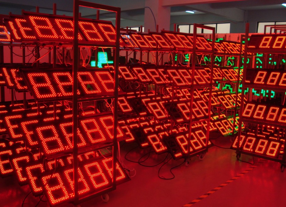 IP67 LED gas price signs under aging test in factory